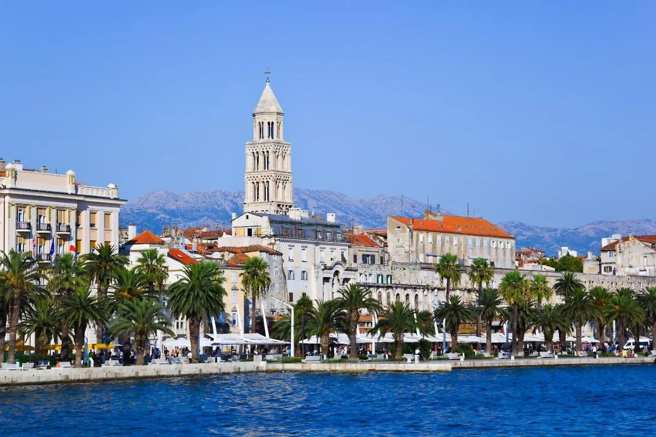 Authentic Apt In Stone House At The Top Location Split Apartament