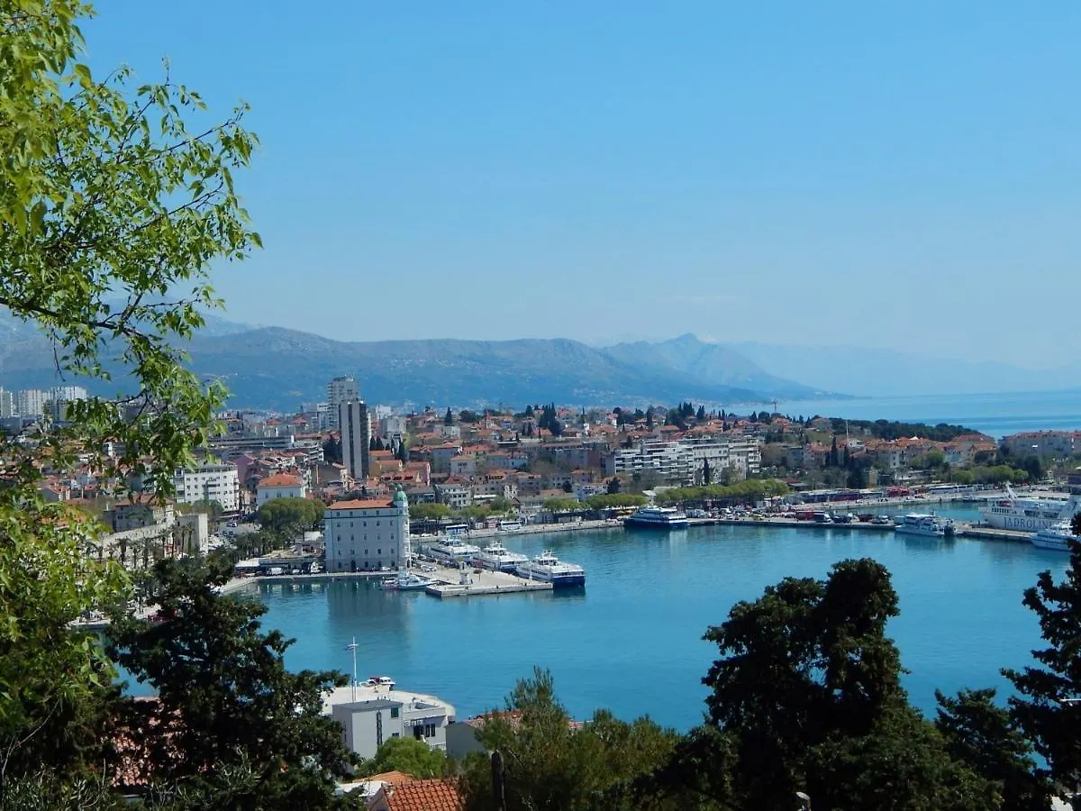 Apartament Authentic Apt In Stone House At The Top Location Split
