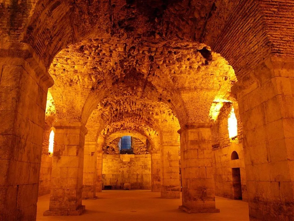 Authentic Apt In Stone House At The Top Location Split Apartament